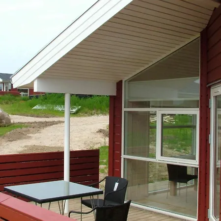 6 Person In Tranekaer-by Traum